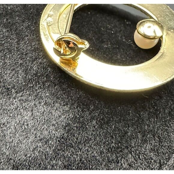Vintage Jewelry Gold‎ Tone Faux Pearl Open Circle Textured Minimalist Pin Brooch - Picture 3 of 6